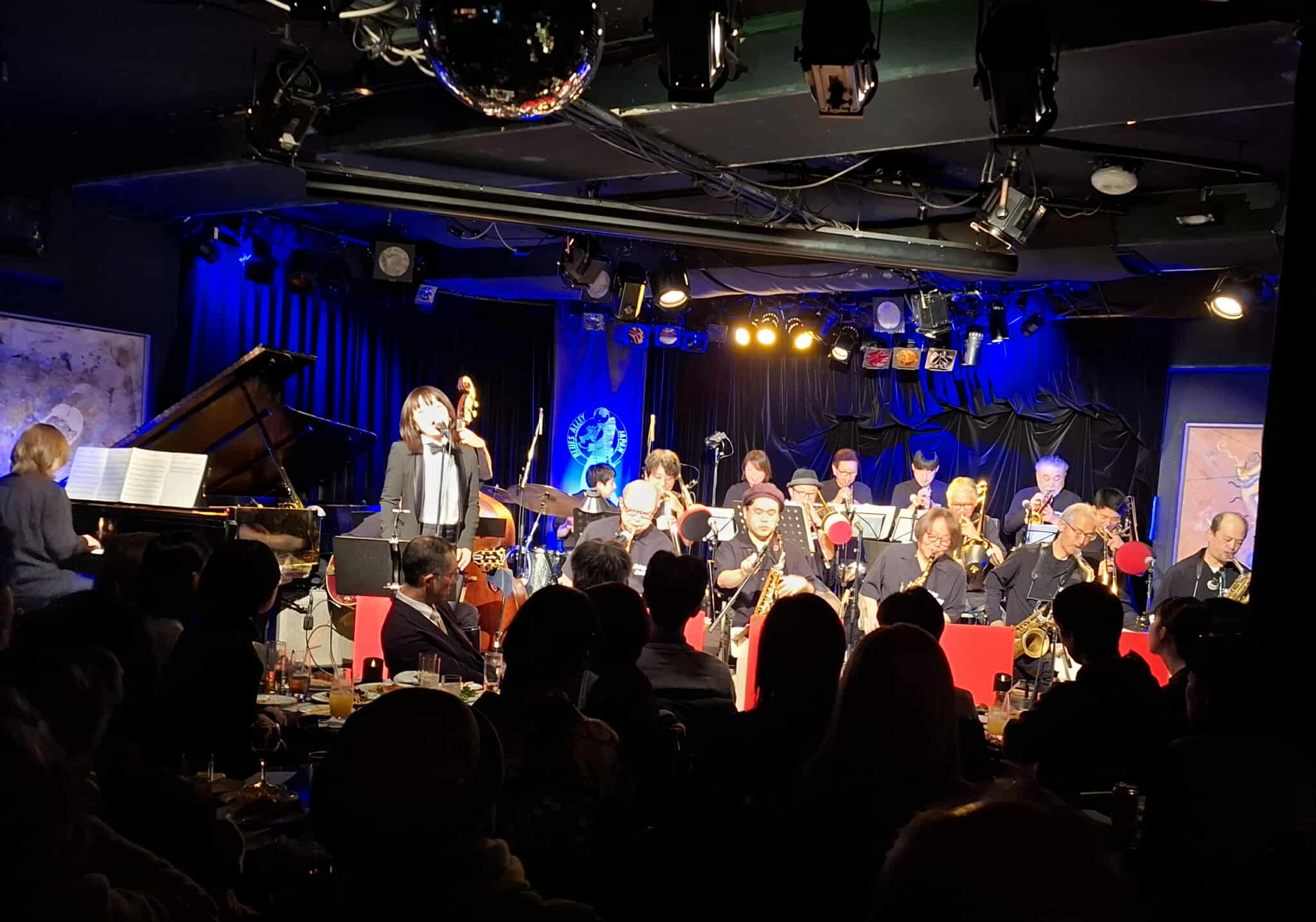 Shiny Stockings Live