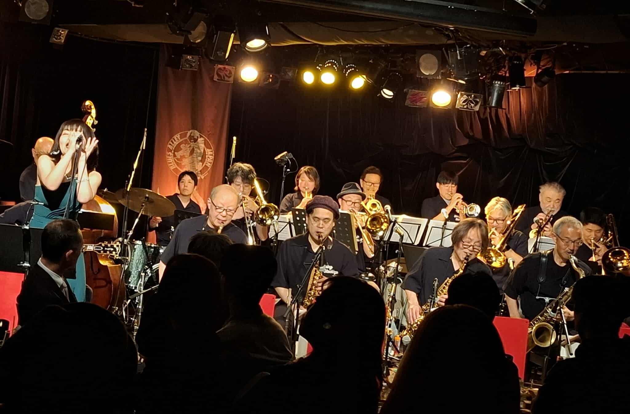 Shiny Stockings Live